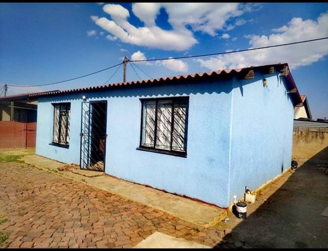 2 BEDROOM HOUSE FOR SALE IN PALM SPRINGS